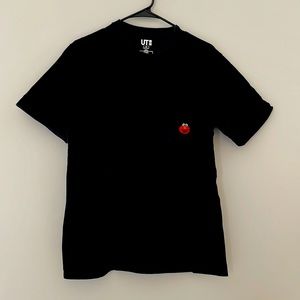 Selling like new Uniqlo x Kaws x Sesame Street Elmo Tee Size M